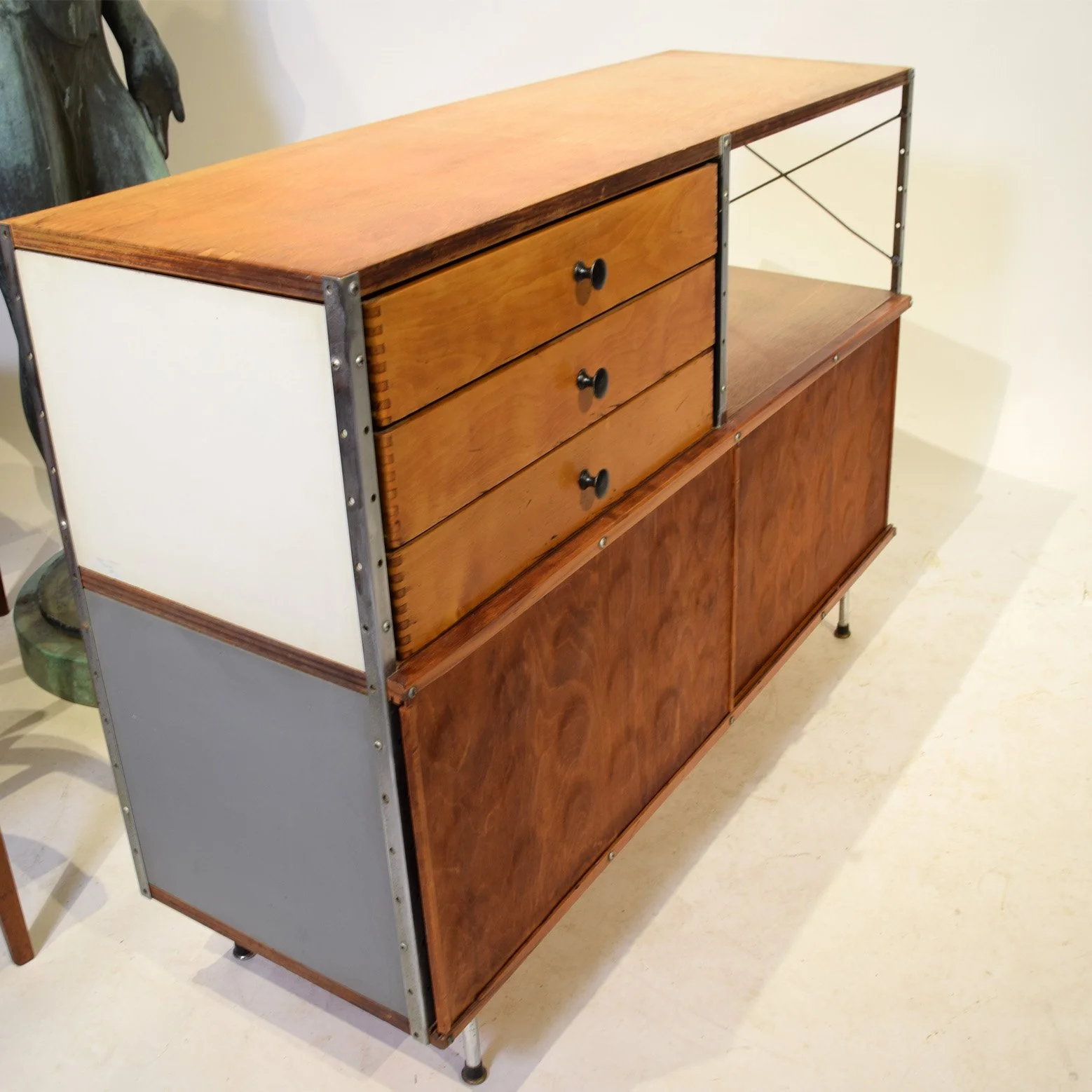 ESU 200 N storage cabinet for Herman Miller 1953 — Collage